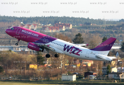 Gdansk, Rebiechowo. Nz. Airbus A320-232 linii WizzAir....