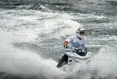 Mistrzostwa Polski Skuterow Wodnych przy molo w Brzeznie...