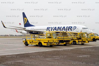 Gdansk, Rebiechowo. Nz. Boeing 737-800 linii Ryanair.
08.11.2009
Fot.Sebastian...
