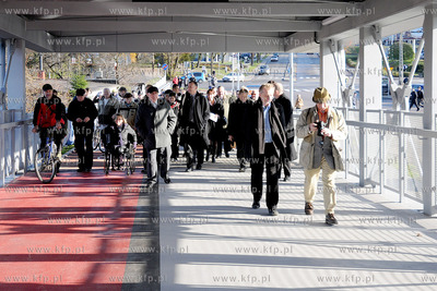 Otwarcie kladki nad torami w Gdyni Redlowie. Konstrukcja...