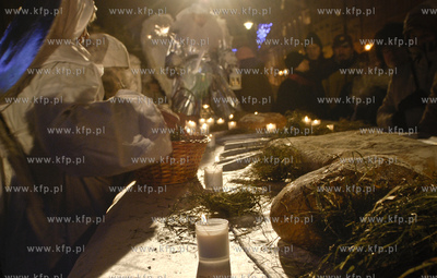 Wigilia na Dlugim Targu w Gdansku, wspolne dzielenie...