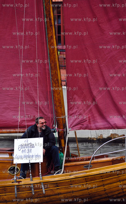 IV Zlot Oldtimerow w Gdansku -  parada wiekowych jachtow...