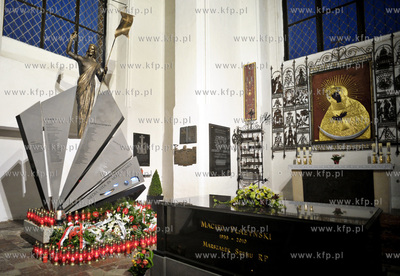 Pomnik ku czci pamieci ofiar katastrofy smolenskiej...