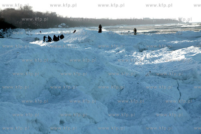 Oblodzona plaza w Kolobrzegu 
01.01.2011
fot Przemyslaw...