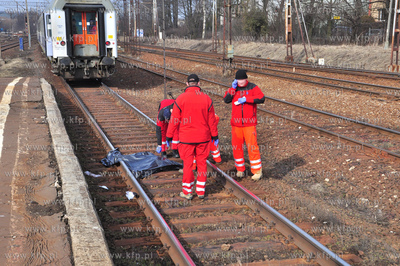 Stojacy w Gdyni Orlowie na peronie dalekobieznym 34letni...