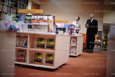 Otwarcie nowego oddzialu DOM KSIAZKI na skrzyzowaniu...