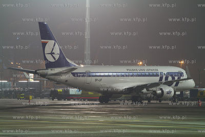 Port Lotniczy Gdansk im. Lecha Walesy. Nz.Embraer 175...