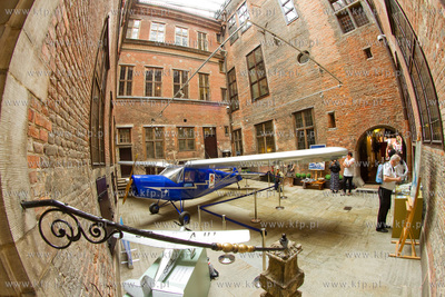 Oficjalna prezentacja RWD 13 na dziedzincu Ratusza...