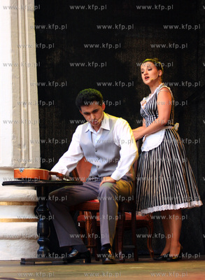 Estrada przed Palacem Opatow w Parku Oliwskim. Mozartiana...