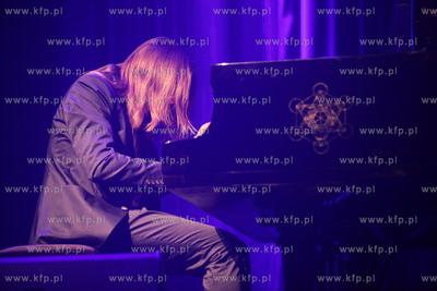 Stary Maneż. Koncert Leszka Możdżera. Dochód z...