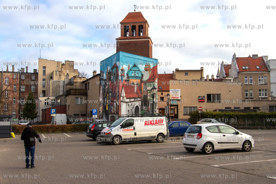 Mural w wykonaniu Pawła Chmielewskiego na budynku...