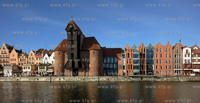Gdanska starowka. Widok z Olowianki na Motlawe, zabytkowy...