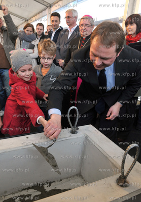 Uroczyste poswiecenie i wmurowanie kamienia wegielnego...