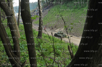 Wyburzanie Mostku Weisera Dawidka na gdanskiej Strzyzy....