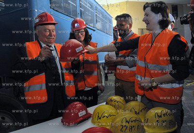 Prezydent Lech Walesa zwiedzal budowe Europejskiego...