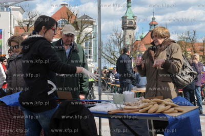 Sopot. Targ sniadaniowy na placu Przyjaciol Sopotu....