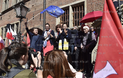Gdańsk. Przedproże Ratusza Głównego Miasta. Prodemokratyczna...