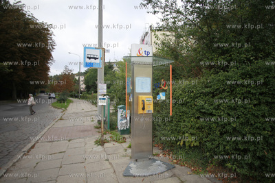 Sopot. Przystanek autobusowy przy ul 23 Marca i budka...