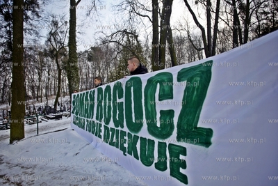 Cmentarz garnizonowy w Gdansku. Pogrzeb pilkarza i...