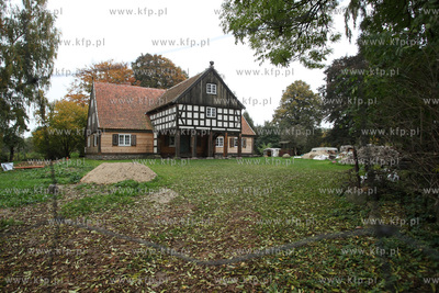 Dom podcieniowy we wsi Cyganek na Zulawach.
13.10.2013
fot....