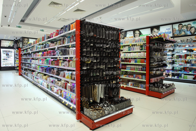 Otwarcie sklepow H&M i Rossmann na ul. Bohaterow Monte...
