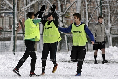 Gdansk Zaspa. Pilkarski turniej dzikich druzyn Do przerwy...