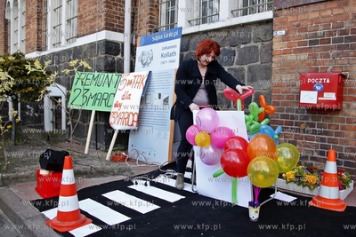 Urzad Miasta  w Sopocie. Happening dotyczacy remontu...