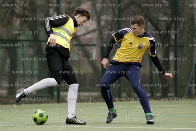 Gdansk Zaspa. Pilkarski turniej dzikich druzyn Do przerwy...