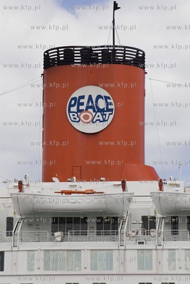Gdańsk. Statek Ocean Dream organizacji Peace Boat,...