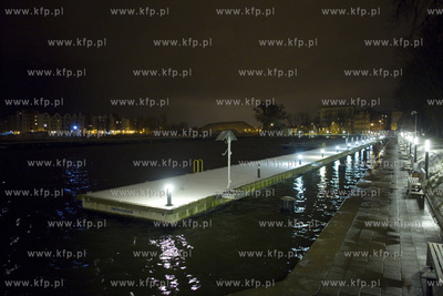 Gdańsk. Wysoki woziom wód Motławy, który jest efektem...