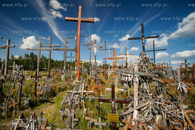 Podlaska Góra Krzyży na uroczysku Święta Woda wznosi...