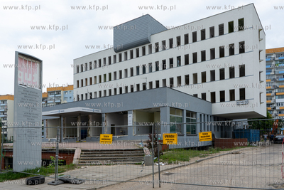 Gdansk Zaspa. Wyburzanie Centrum Medycznego przy al....