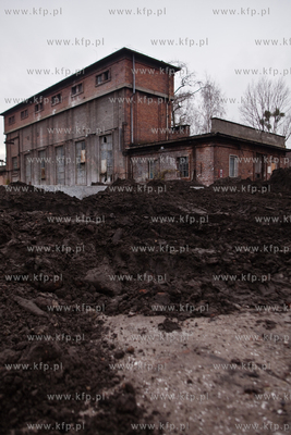 Kolejne budynki Stoczni Gdanskiej do wyburzenia .Tym...