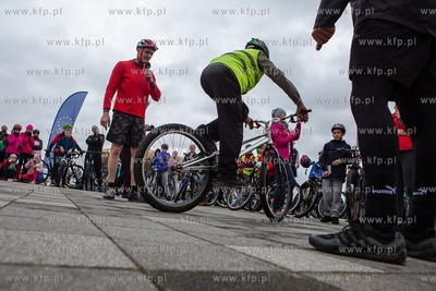 Gdańsk. Przejazd rowerowy tunelem pod Martwą Wisłą....