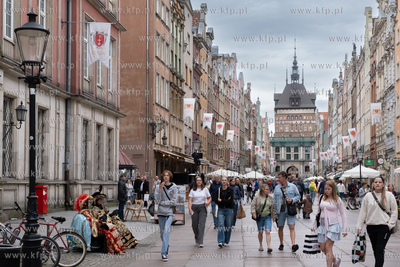 Gdańsk, ul. Długa. Turyści w mieście. 03.07.2024...