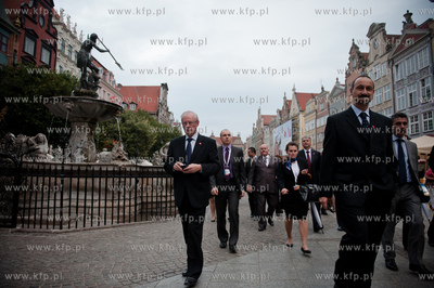 Gdansk. Zielona Brama. Uczestnicy nieformalnego spotkania...