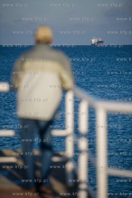 Gdansk. Mrozne, sloneczne, sobotnie popoludnie na plazy...