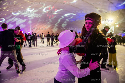 Lodowisko Miejskie w Gdansku. Walentynki w stylu Retro,...