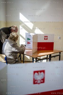 Gdansk. Obwodowa Komisja ds. Wyborow do Rady Dzielnicy...