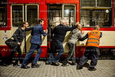 Gdansk. Dolne Miasto. Operacja ustawiania zabytkowego...