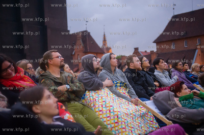 Gdańsk. Inauguracja II edycj kina na dachu Teatru...