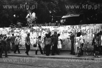 Mury Stoczni Gdanskiej podczas strajku. 08.1980. Fot....