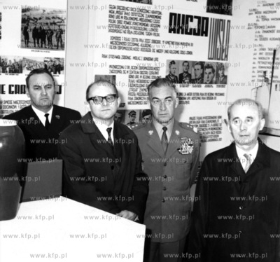 Na zdjęciu (od prawej): członek Biura Politycznego,...