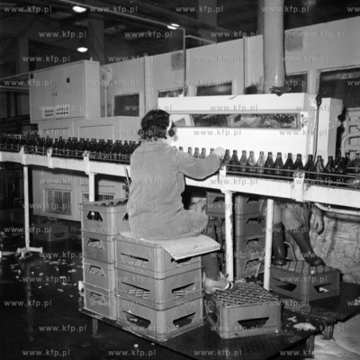 Linia produkcyjna piwa w Gdanskich Zakladach Piwowarskich...