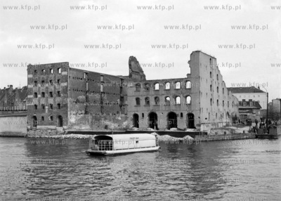 Przeprawa promowa przez Motlawę na wyspę Ołowianka....