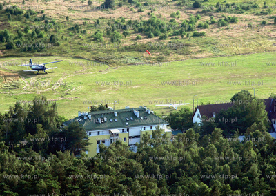 Polwysep Helski z Lotu Ptaka. Nz. Prywatne lotnisko
14.07.2007r.
Fot....