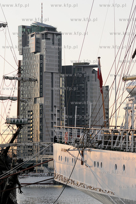 Gdynia. Ponad 140-metrowy apartamentowiec SEA TOWERS...