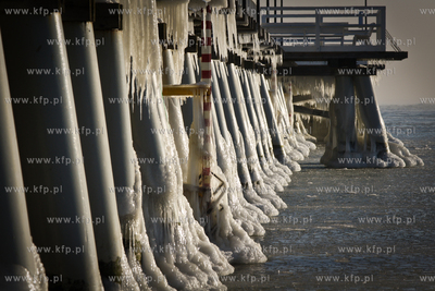 Mrozny poranek w Gdyni Orlowie. Nz. zamarzniete orlowskie...
