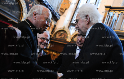 Gdansk. Dwor Artusa. Wreczenie Medali sw. Wojciecha...