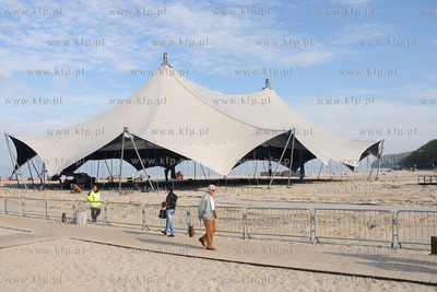 Na plazy w Srodmiesciu Gdyni ruszyl montaz gigantycznego...